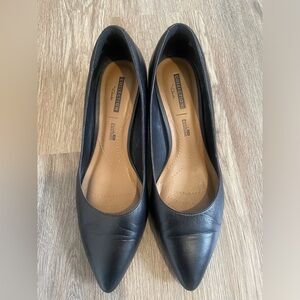 Clarks Black Leather pumps size 7